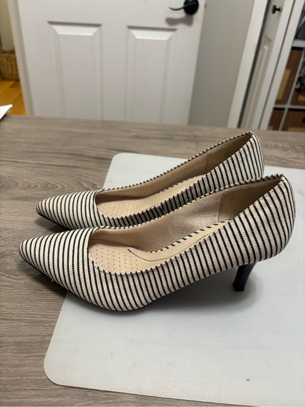 Life Stride Cream and Black Striped Pointed Toe Heels - Picture 2 of 7